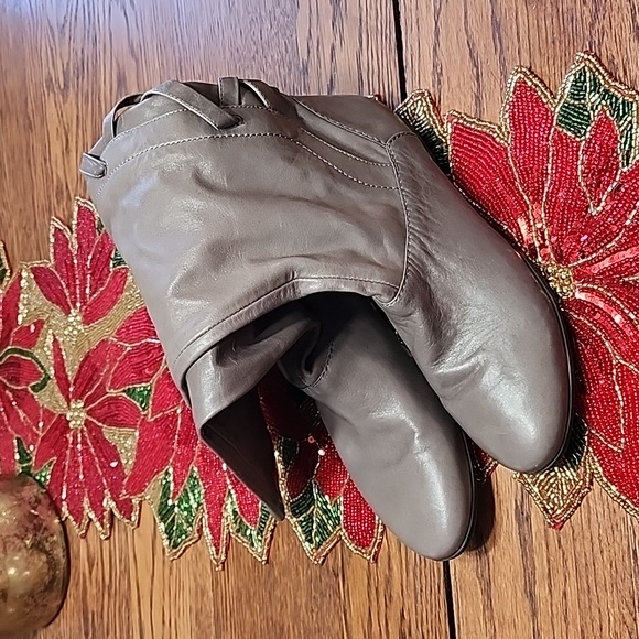 Womans leather boots - Picture 2 of 9